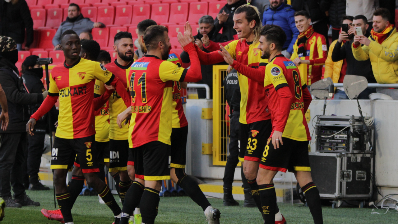 Göztepe evinde Sivasspor 2-1 mağlup ederek galibiyet serisini 3 maça çıkardı