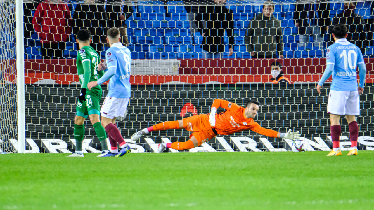 Penaltılarda Okan Kocuk'tan daha iyisi yok... Giresunspor'un en değerli oyuncusu