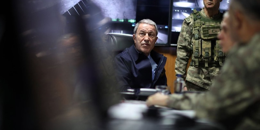Bakan Akar ve komutanlar Irak sınır hattında incelemelerde bulunuyor...
