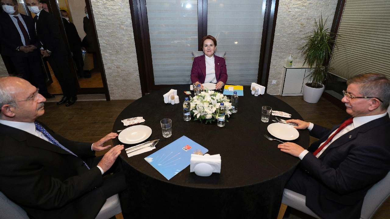 Davutoğlu: Türk ve Sünni cumhurbaşkanı adayı çıkarılmalı