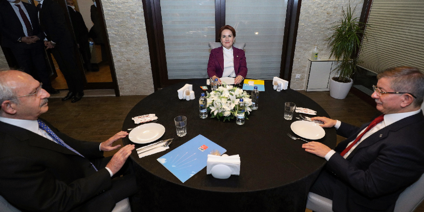 Davutoğlu: Türk ve Sünni cumhurbaşkanı adayı çıkarılmalı