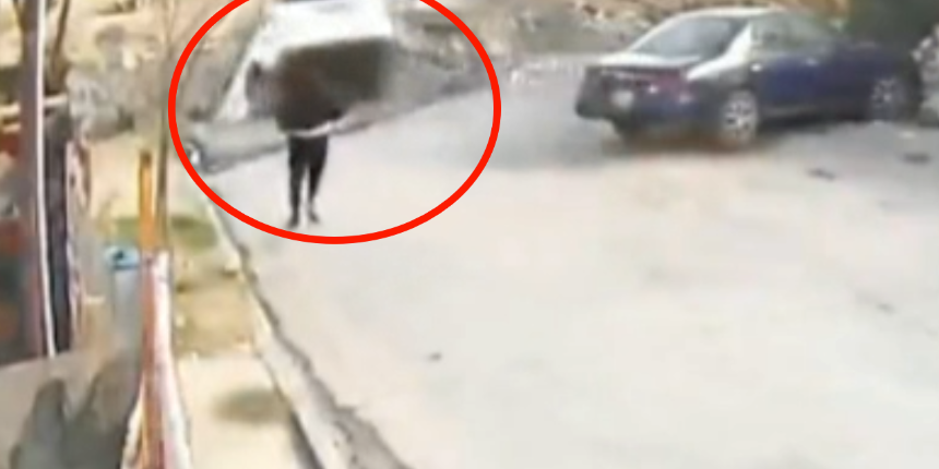 Sarhoş anne el frenini unuttu, aracı 3 çocuğuyla birlikte çukura düştü