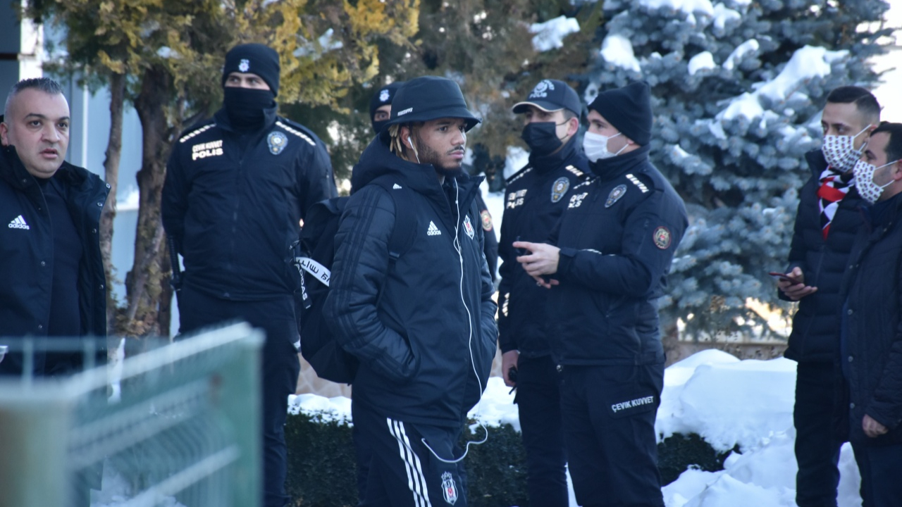 Beşiktaş kafilesi Malatya'da... Yeni Malatyaspor-Beşiktaş maçı yarın öğlen oynanacak