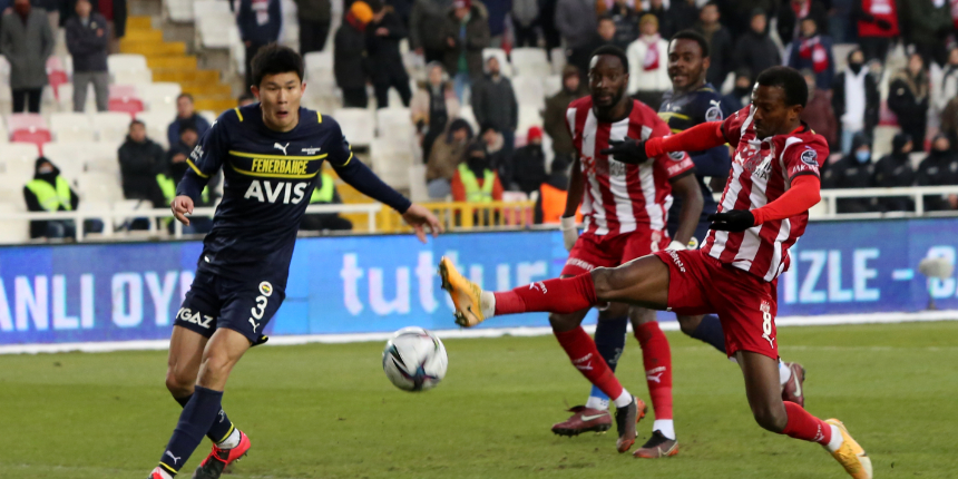 Sivasspor ile Fenerbahçe, Süper Lig'in 23. hafta mücadelesine 1-1 berabere kaldı