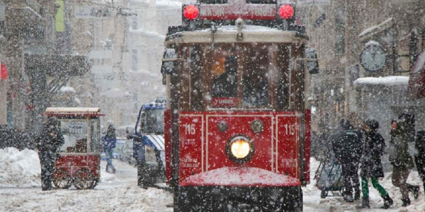 İstanbul'da kar nedeniyle yarıyıl tatili öne çekildi