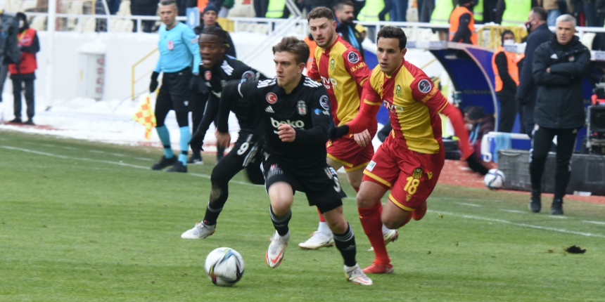 Beşiktaş, Yeni Malatyaspor deplasmanında direkleri dövdü, penaltıdan yediği golle 1 puana razı oldu