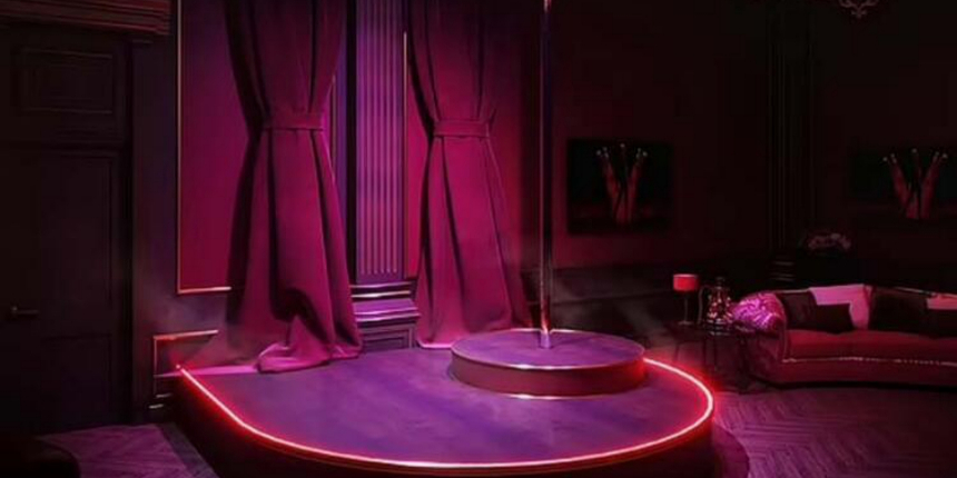 Putin'in yatak odasındaki striptiz platformu basına sızdı!