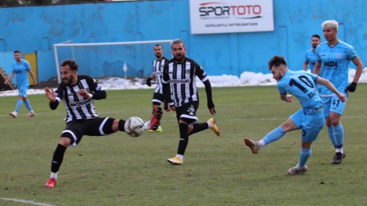 Pazarspor evinde Nazilli Belediyespor'u tek golle mağlup ederek 4 maçlık kötü gidişata dur dedi