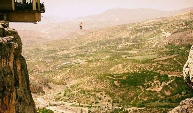 Bu kare Malatya'dan! 240 metre yüksekte, ip üzerinde...