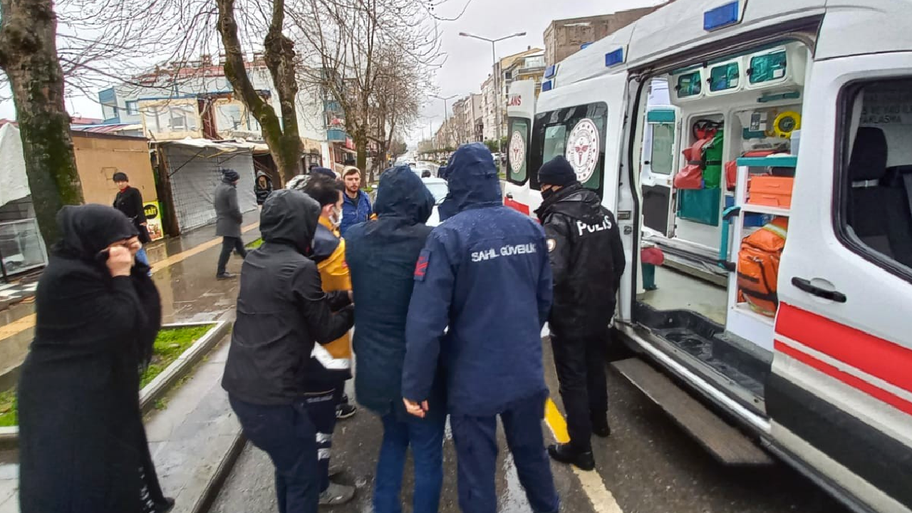 'Karımın tütününe zehir kattınız' dedi, bıçakla saldırdı