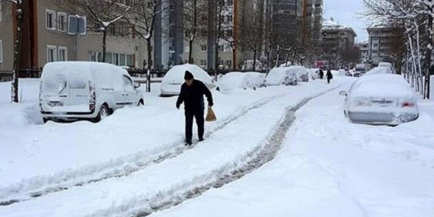 İstanbul Valisi Yerlikaya’dan vatandaşlara uyarı: Mecbur kalmadıkça trafiğe çıkmayın