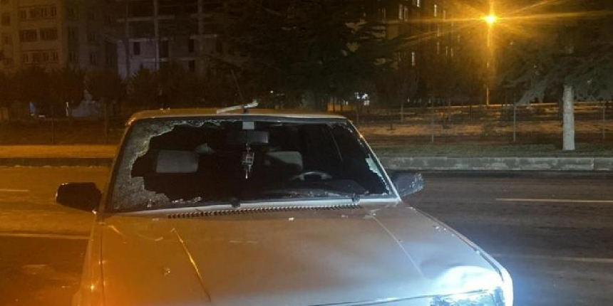 Kız arkadaşı barışma teklifini reddedince kendini yoldan geçen aracın önüne attı