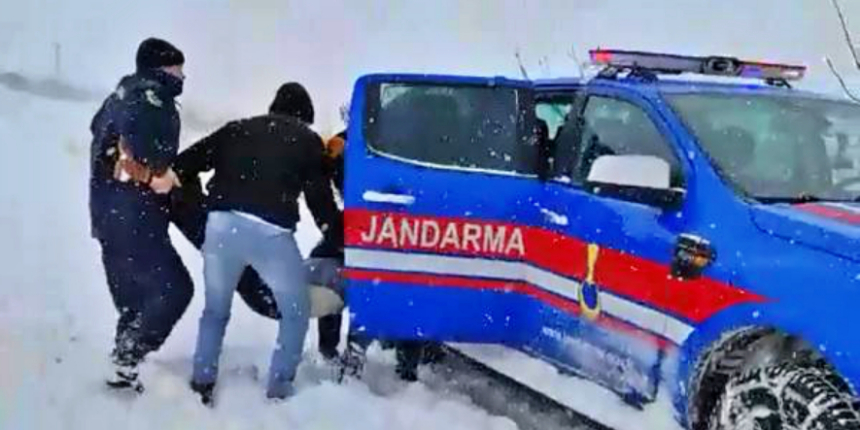 Donmak üzere olan güvenlik görevlisi son anda kurtarılabildi!