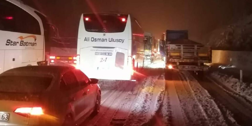 Adana-Pozantı Otoyolu'nda ulaşım kontrollü sağlanıyor