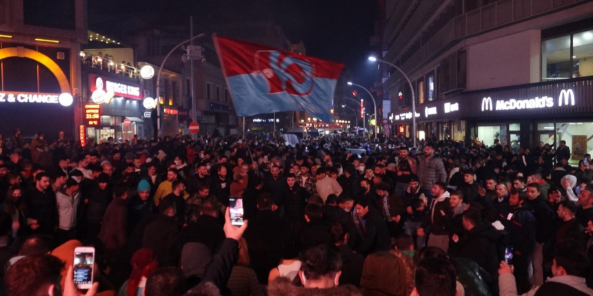 Trabzon yıkılıyor... Galatasaray zaferi sonrası şampiyonluk kutlamaları başladı