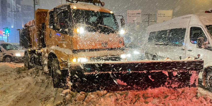 "Esenler, Harem ve tüm cep otogarlardaki çıkışlar yarın 08.00’e kadar durdurulmuştur"