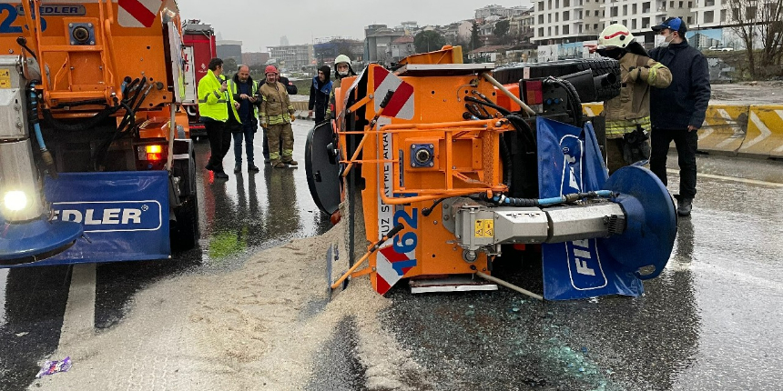 CHP'li İBB'den büyük skandal! Kar küreme ve tuzlama aracının şoförü zil zurna sarhoş çıktı
