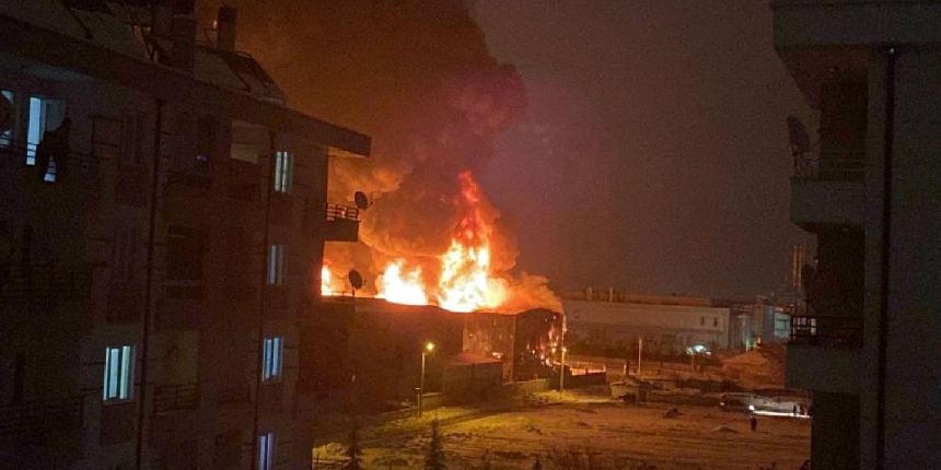 Konya'da sünger fabrikasında yangın!