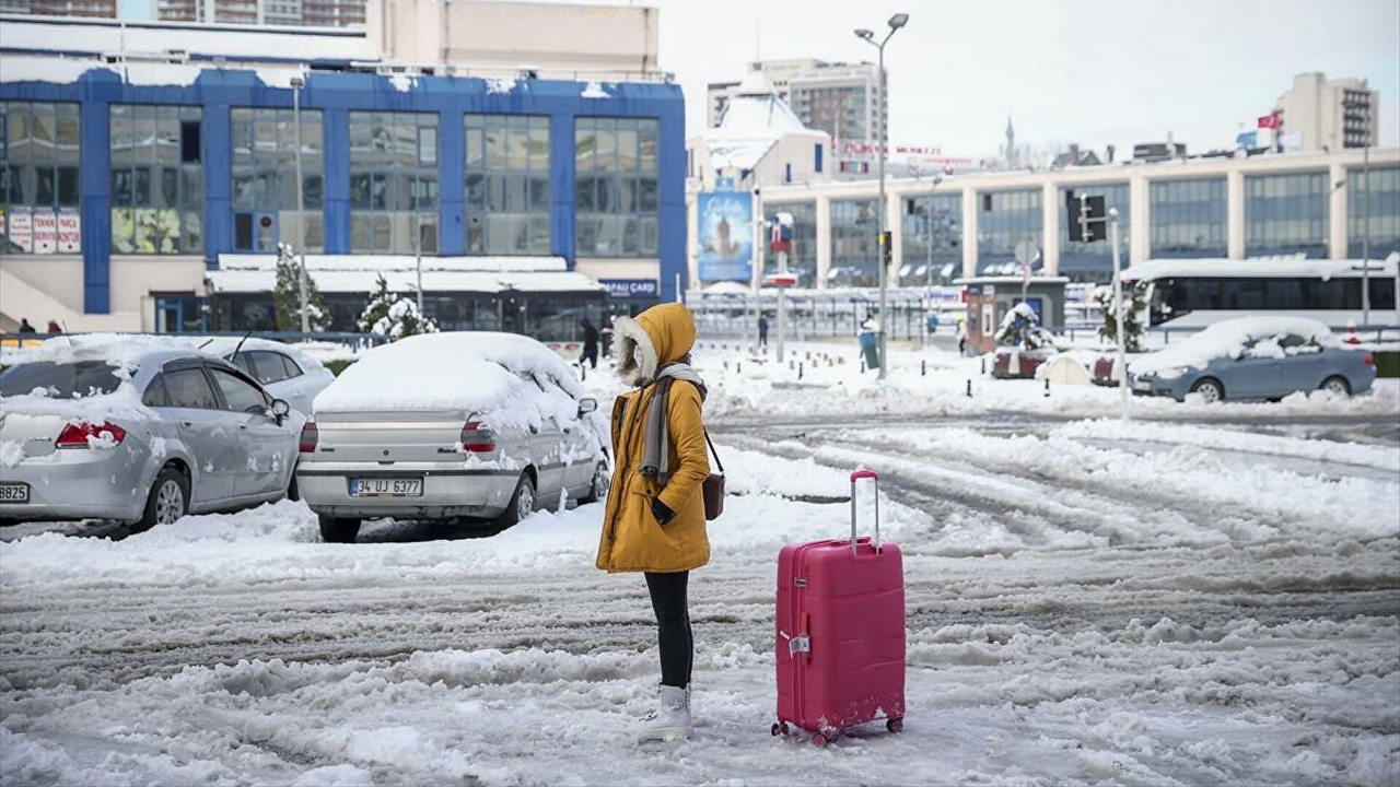 İstanbul Valisi duyurdu: Tüm otogarlardaki çıkışlar yarın saat 09.00'a kadar durduruldu!