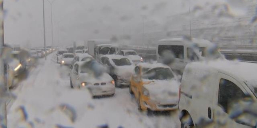 İstanbul'da bugün özel araçlar saat 13.00'e kadar trafiğe çıkamayacak