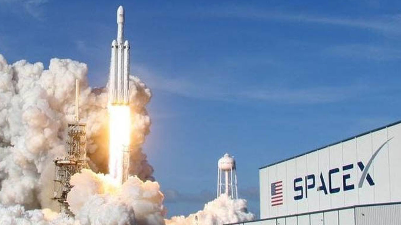 Kontrolden çıkan Space X roketi Ay’a çarpacak: Uzmanlar 4 Mart’ı işaret etti
