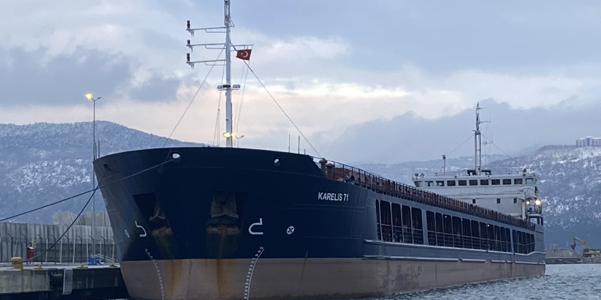 Rus mürettebat yük gemisinden denize düşerek kayboldu