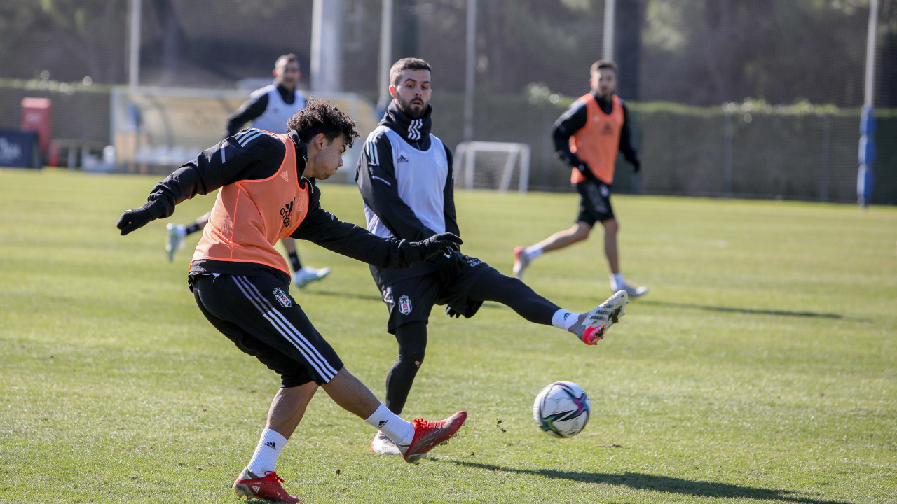 Beşiktaş'ın Antalya kampı 10 eksikle başladı