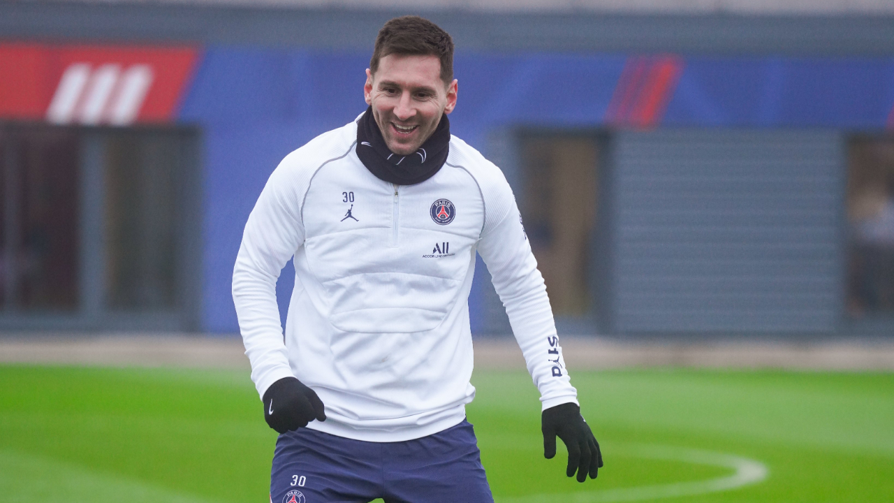 Lionel Messi koronavirüsü atlatamadı... Sahalardan bir süre daha uzak kalacak
