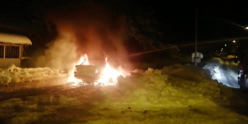 Seyir halindeki otomobil alev topuna döndü!