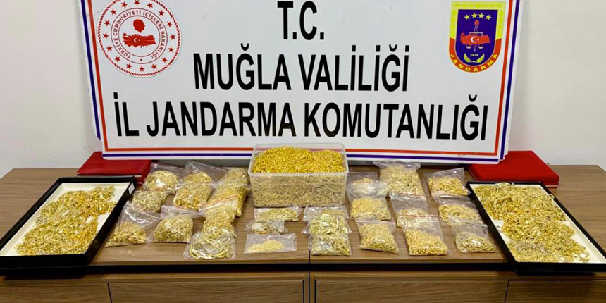 Gasp ettikleri 16 kilo altını toprağa gömdüler, jandarma buldu!