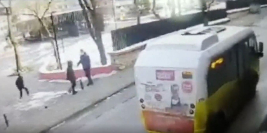 Aracına kar topu atan çocuklara saldırdı, bıçakla yaralandı