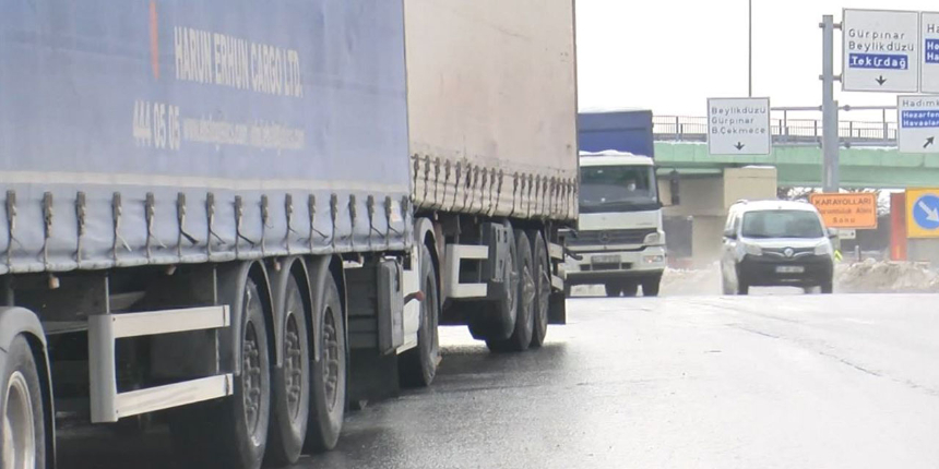Kar yağışı sonrası yollar açıldı ama TIR’ların bekleyişi sürüyor: Yük depolarına giremiyorlar