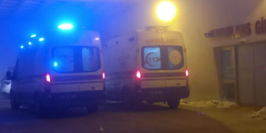 Virajı alamayan araç, şarampole yuvarlandı: 5 yaralı