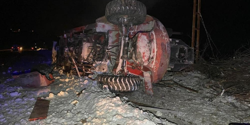 Freni patlayan vinç yüklü tır devrildi: 1 ölü