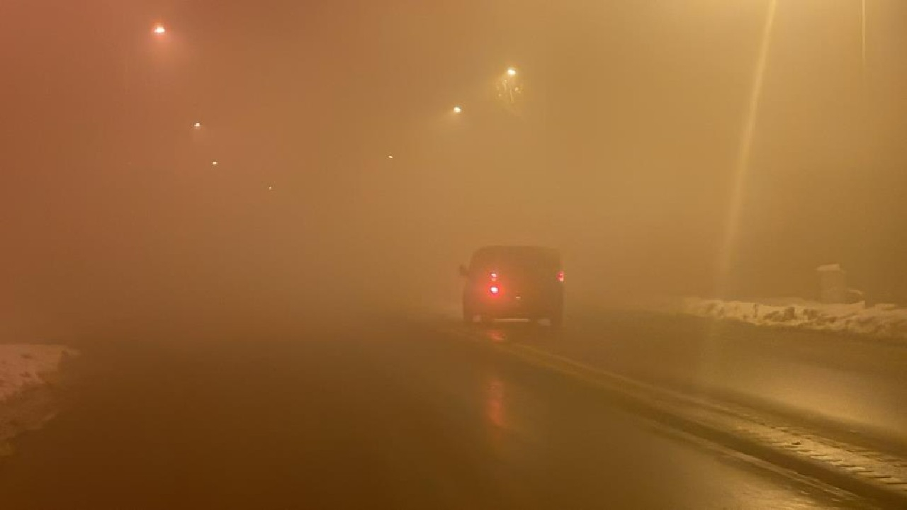 Düzce’de yoğun sis: Göz gözü görmüyor!