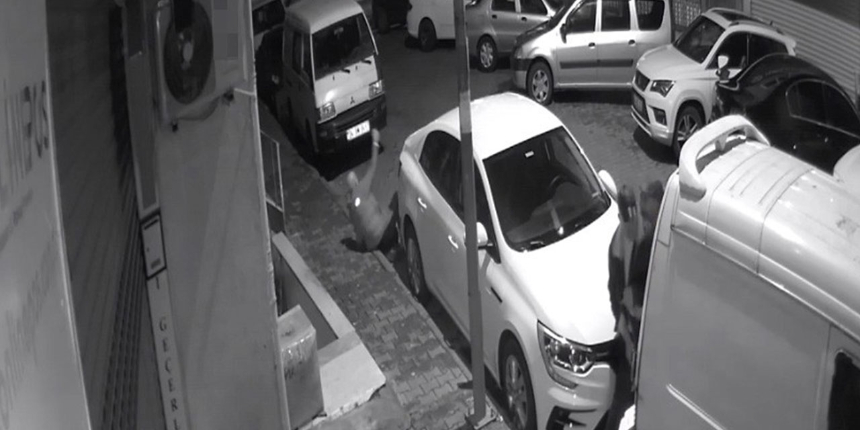 İstanbul’un göbeğindeki korkunç cinayet saniye saniye görüntülendi! Sokak ortasında silahla vurdu