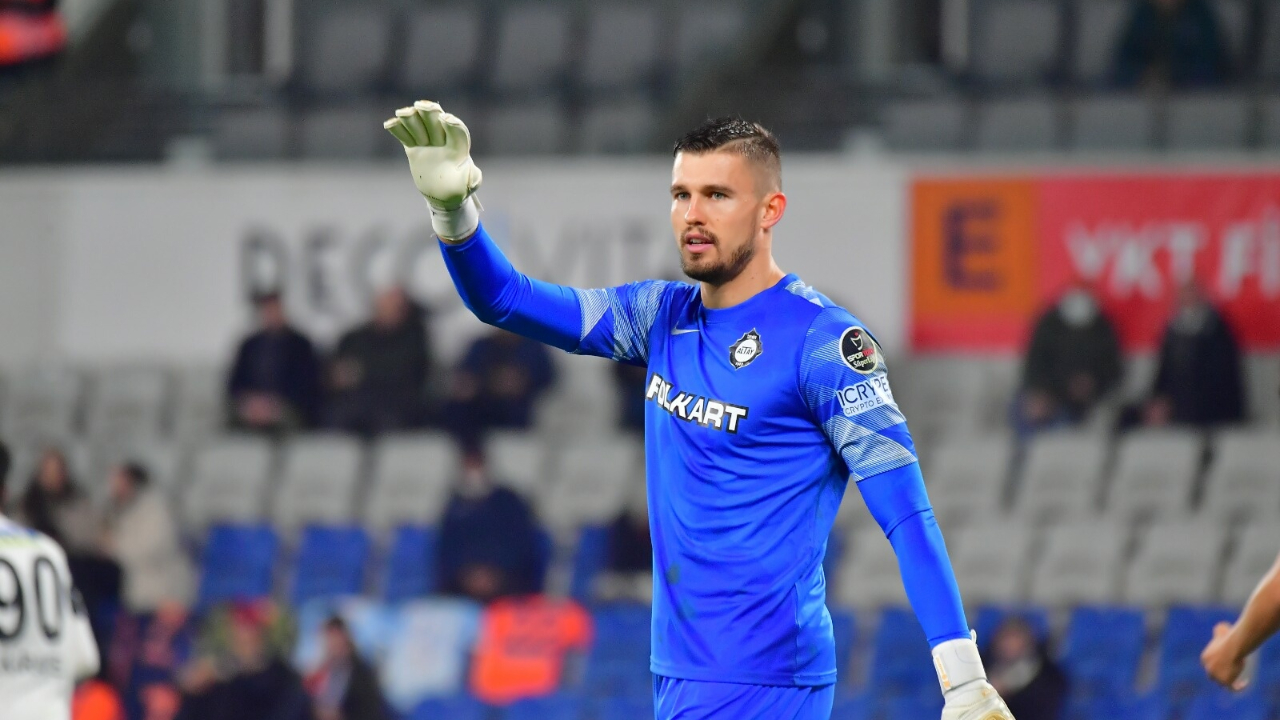 Galatasaray, Altay'ın 24 yaşındaki Polonyalı kalecisi Mateusz Lis'e talip oldu