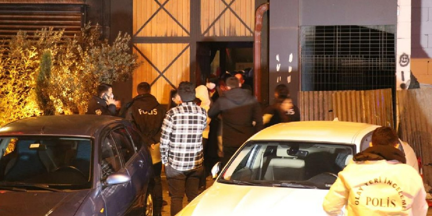 Eğlence mekanının güvenlik görevlisi dehşet saçtı: 3 yaralı