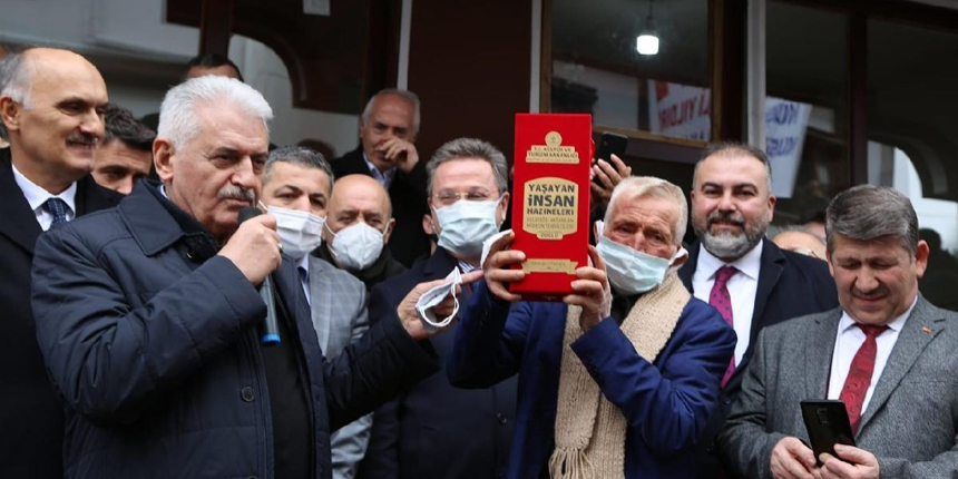 Binali Yıldırım Kuşköy'de vatandaşlara "Kuşdili" ile seslendi