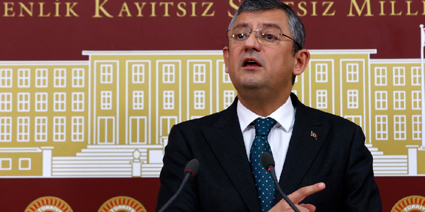CHP'li Özgür Özel'den skandal gönderme! Cumhurbaşkanı Erdoğan'ı Hitler'e benzetti