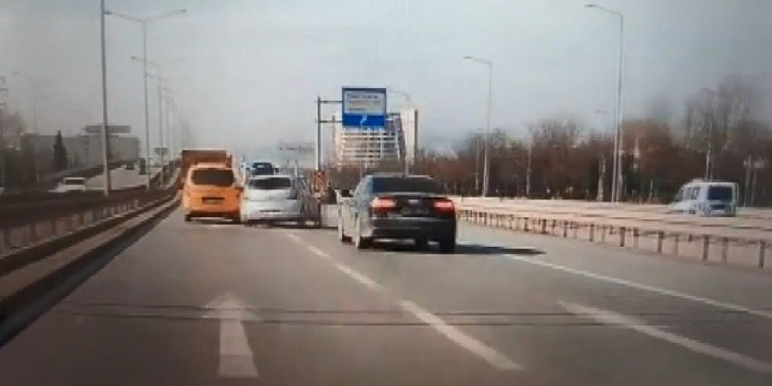 Makas atarken kaza yaptılar! O anlar kamerada...