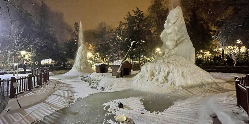 Ankara'da kar etkili oldu, Kuğulu Park'taki fıskiyeler bile dondu