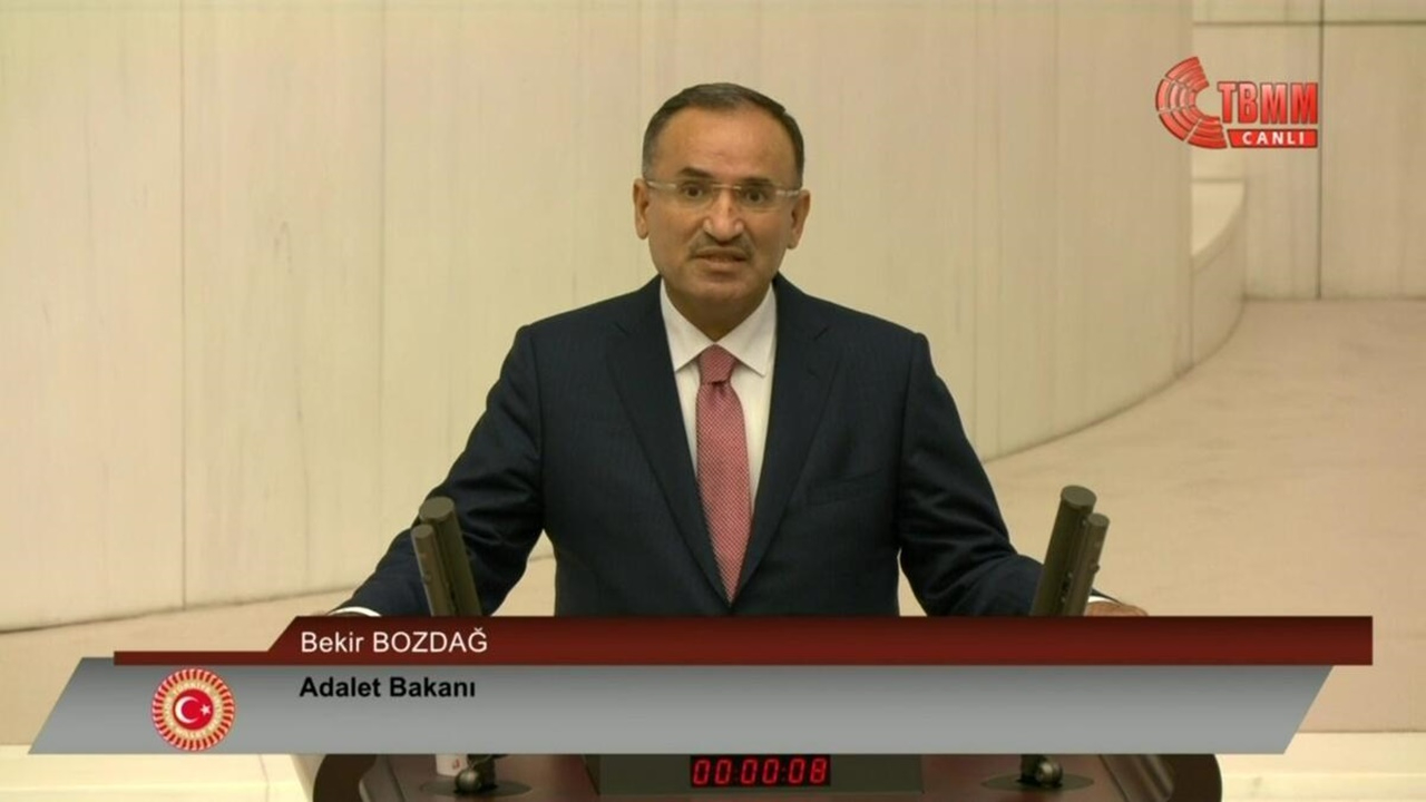 Adalet Bakanı Bekir Bozdağ, TBMM’de yemin etti