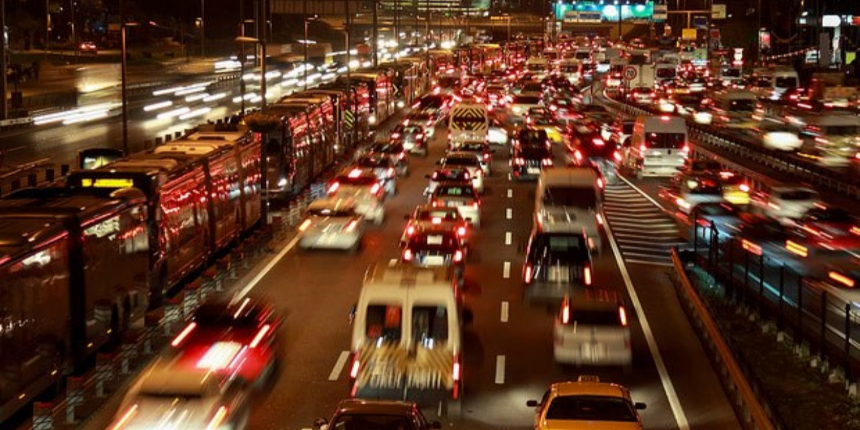 İstanbul, dünyanın en yoğun trafiğine sahip 5. şehir oldu! Yılın 8 günü trafikteyiz!