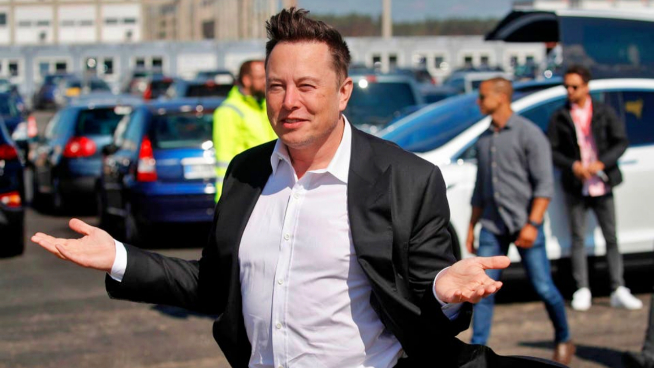 Tesla’dan otomobil incelemesi yapan internet fenomenine iftira davası!