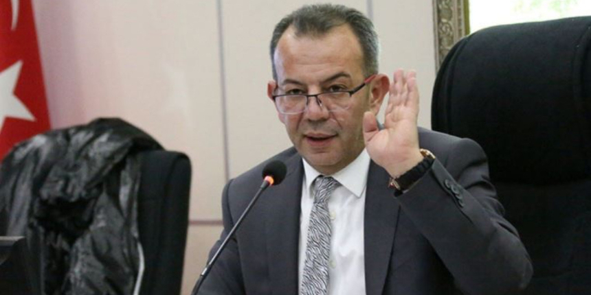 Sığınmacı Hakları Platformu üyeleri, CHP'li Başkan Özcan'a suç duyurusunda bulundu!