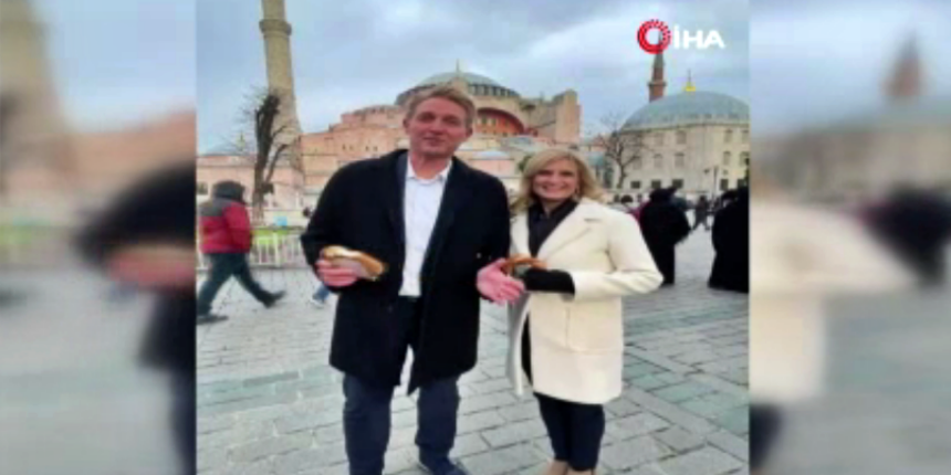 ABD Büyükelçisi'nden bir mesaj da Ayasofya Camisi'nin önünden!