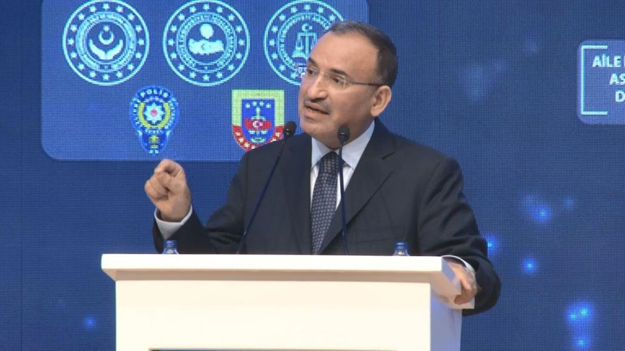 Bakan Bozdağ: Bir kadını 15 yerinden bıçaklayana adli kontrol şartı verildiğinde yüreğim yanıyor