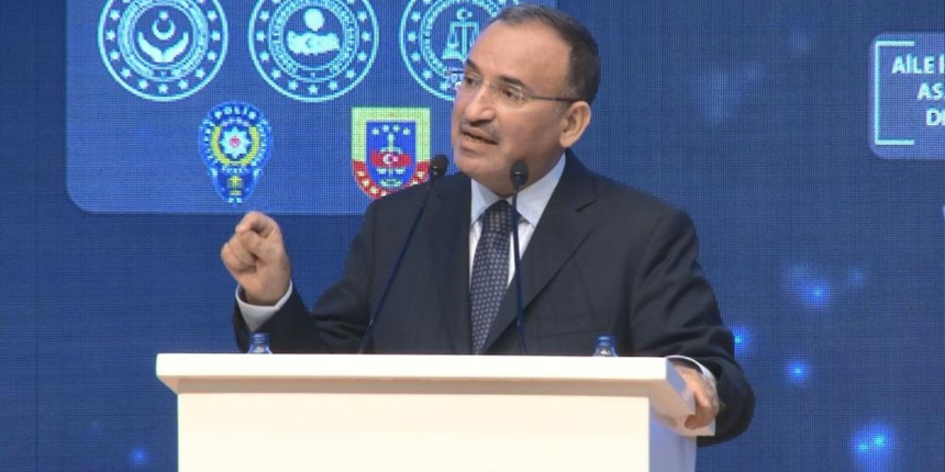 Bakan Bozdağ: Bir kadını 15 yerinden bıçaklayana adli kontrol şartı verildiğinde yüreğim yanıyor