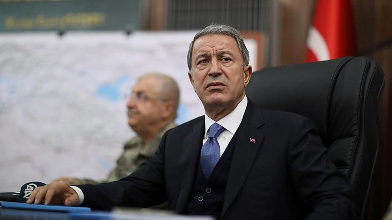 Bakan Akar: Teröristlerin inleri, mağaraları başlarına yıkıldı